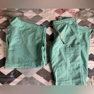 figs scrub set top and bottom